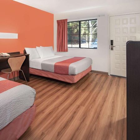 Motel 6-Thousand Oaks, Ca Ньюбері Парк Екстер'єр фото
