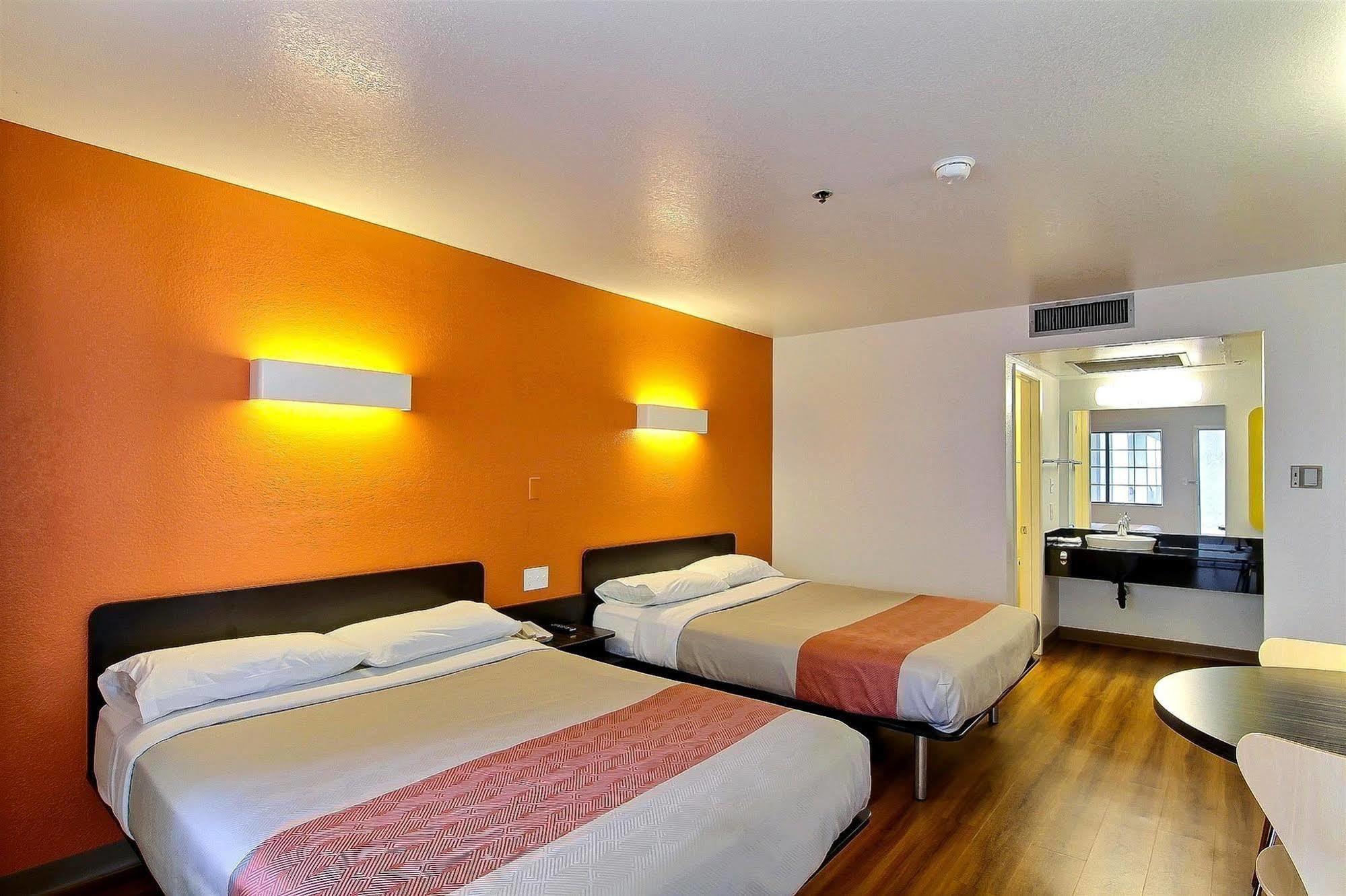 Motel 6-Thousand Oaks, Ca Ньюбері Парк Екстер'єр фото