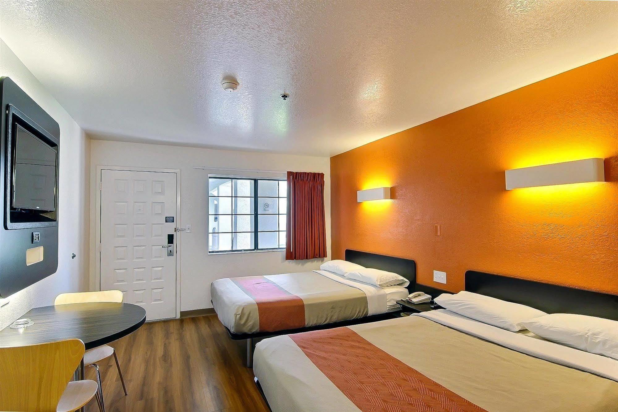 Motel 6-Thousand Oaks, Ca Ньюбері Парк Екстер'єр фото